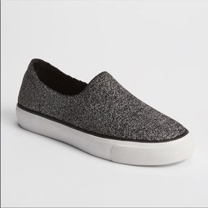 NWOT Gap Women’s  slip on sneakers.